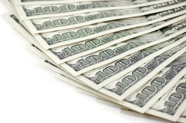 beyaz zemin üzerinde dolar paketi.