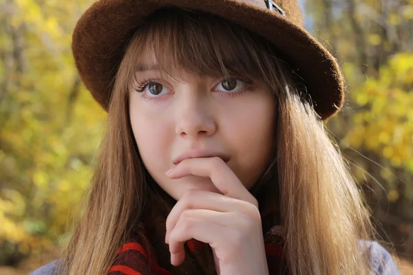 Beautiful thoughtful girl in park — Stock Photo, Image