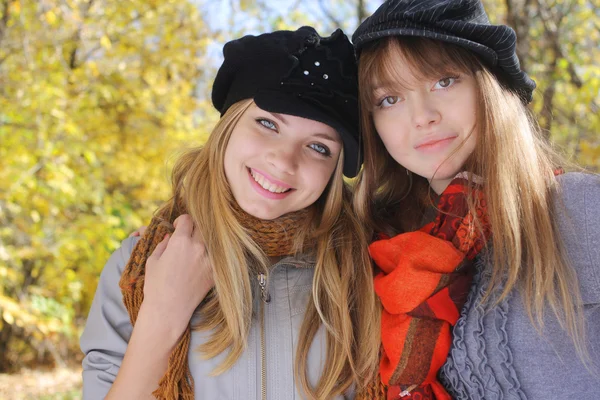 Portrait of two young women in autumn park — Stock Photo, Image