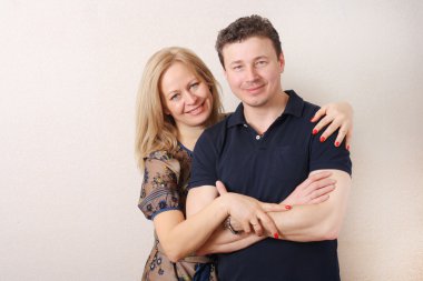 mutlu bir çift genç stüdyo