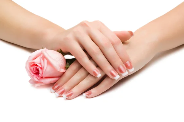 Mani gentili con una bella manicure — Foto Stock