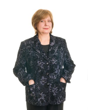 bir yaşlı kadın gülümseyerek