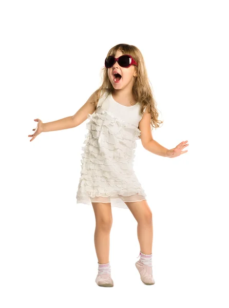 Petite fille en robe rétro danse — Photo