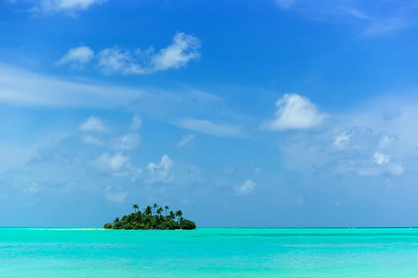 Insel im Ozean — Stockfoto