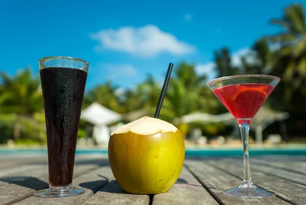 Coconut cocktail on the beach — Stock Photo, Image