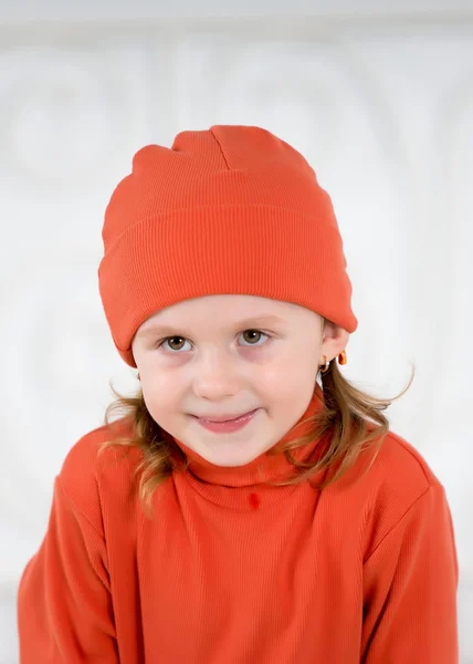 Criança de chapéu vermelho — Fotografia de Stock