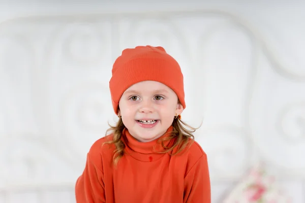 Kırmızı şapkalı çocuk — Stok fotoğraf