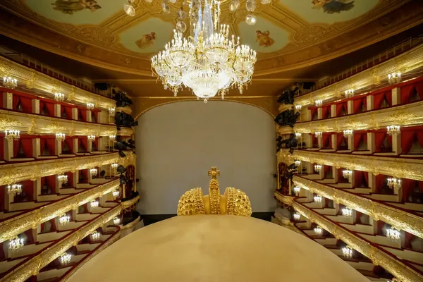 MOSCOW,RUSSIA-Augus t 09: The Bolshoi Theatre a historic theatre of ballet and opera in Moscow, Russia,the interior by main foyer architect Alberto Cavos in1895. on August 09,2013 in Moscow,Russia — Stock Photo, Image