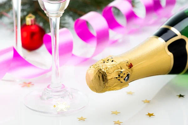 Glasses and bottle of champagne, serpentine isolated on a white background. Celebration. — Stock Photo, Image