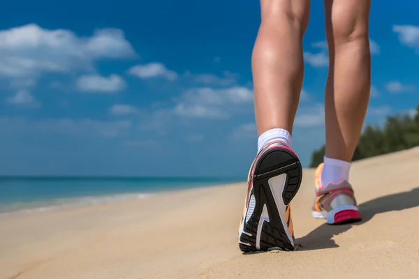 Runner on beach — Stock Photo, Image