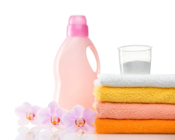 Detergent for washing machine in laundry with towels in the white background. — Stock Photo, Image