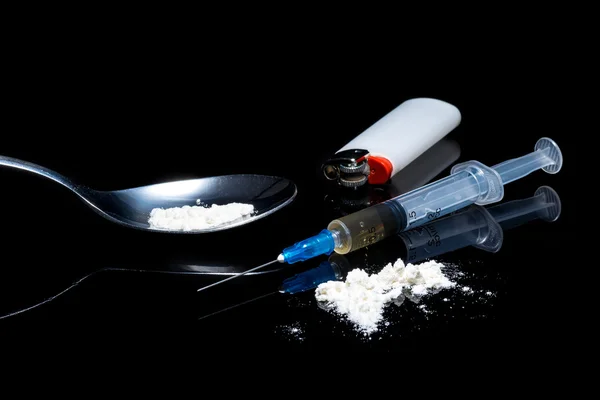 Drug syringe, cooked heroin on spoon and money — Stock Photo, Image