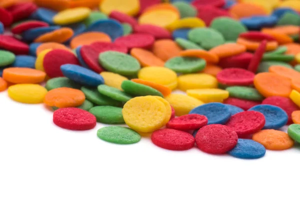 Beyaz arka plan üzerinde renkli şeker konfeti — Stok fotoğraf