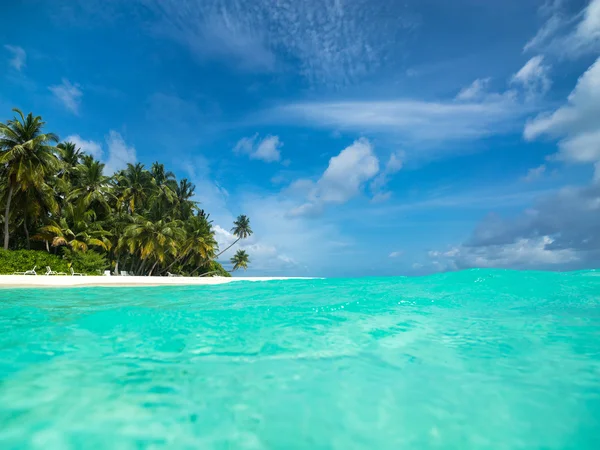 完美的热带岛屿天堂海滩 — 图库照片