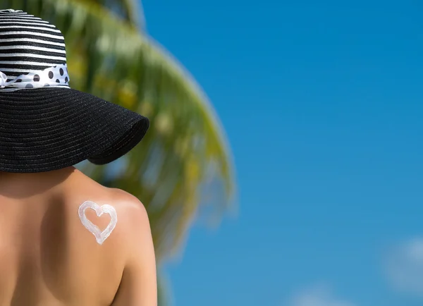 Woman with heart shaped sun cream — Stock Photo, Image