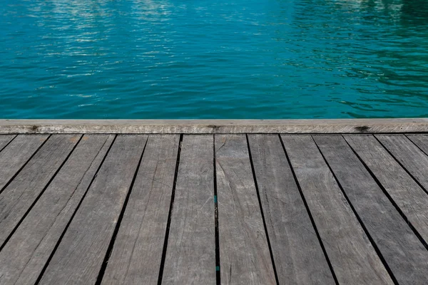 Sfondo estivo - mare e molo di legno — Foto Stock