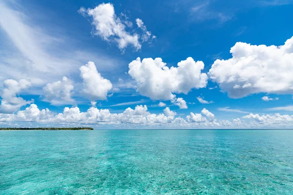 完美的热带岛屿天堂海滩 — 图库照片