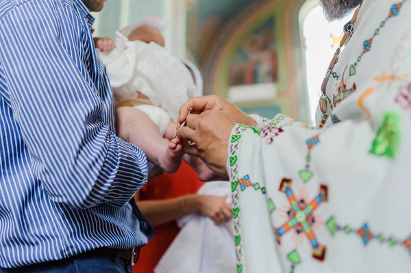 Sacrament of baptism the priest baptizes the child with the anointing — Stock Photo, Image