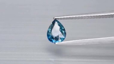 Cımbızda doğal mavi safir taşı