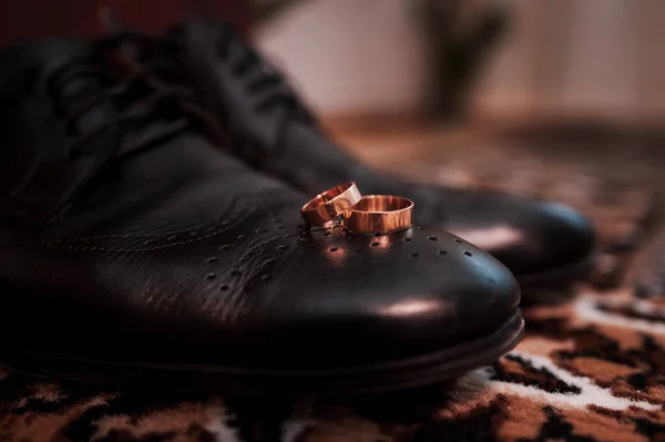 Grooms Set Butterfly Shoes Belts Cufflinks Wedding Rings Men Accessories — Fotografia de Stock
