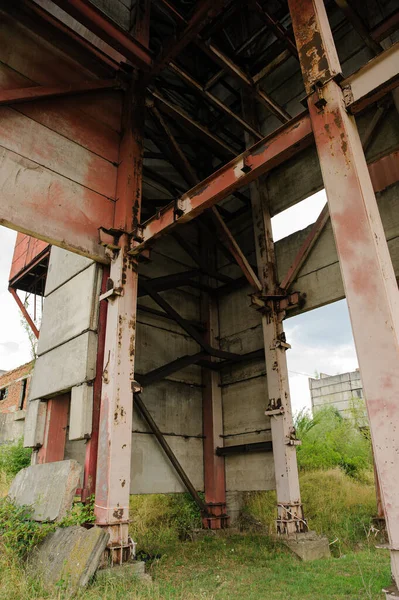 Fabrika. Ukrayna 'da terk edilmiş bir tuz madeninin dikey şaftı