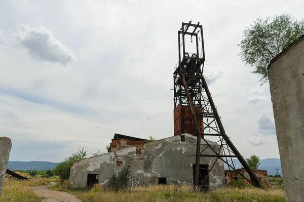 Factory. vertical shaft of an abandoned salt mine in ukraine — 图库照片