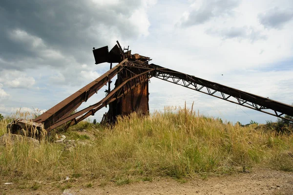 工厂。乌克兰某废弃盐矿竖井 — 图库照片