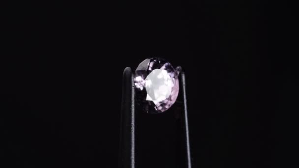 ターニングテーブルの天然ピンクのスピネルの宝石 — ストック動画