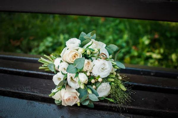Прекрасный свадебный букет цветов. Свадебный букет — стоковое фото