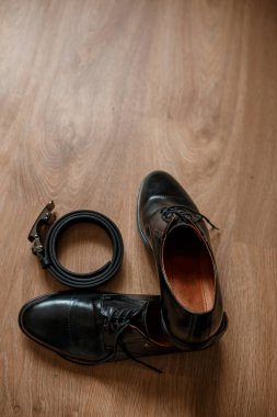 Damat hazır. Ayakkabılar, kemer. Erkek aksesuarları. Damat koleksiyonu