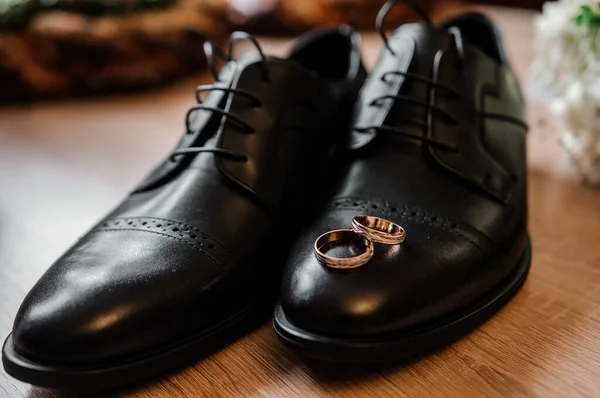 Zubehör Für Geschäftsleute Männlicher Stil Herrenaccessoires Schmetterling Für Männer Schuhe — Stockfoto