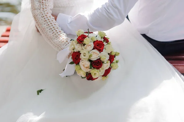 Blumenstrauß Der Hand Der Braut Hochzeit — Stockfoto