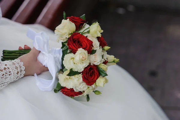 Blumenstrauß Der Hand Der Braut Hochzeit — Stockfoto