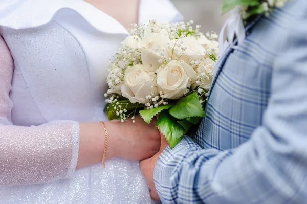 Bukett Med Blommor Handen Bruden Bröllop — Stockfoto