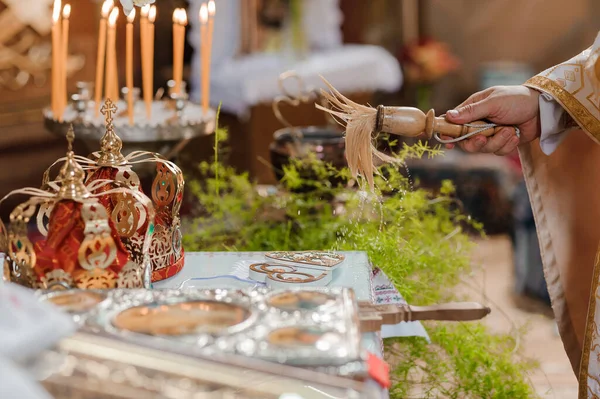 Par Anillos Boda Oro Soporte Forma Corazón — Foto de Stock