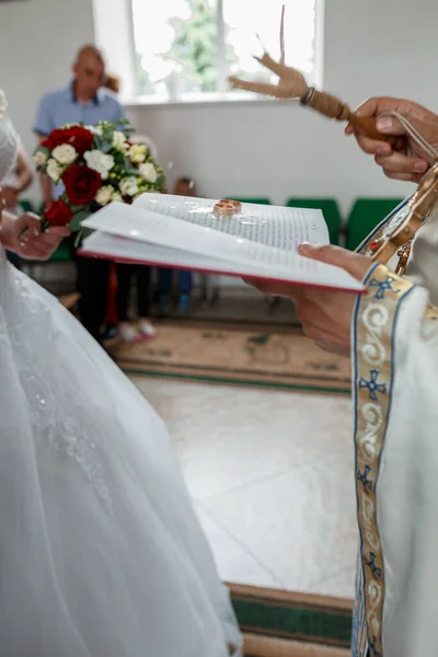 Decoração Casamento Igreja Coroas Anéis Casamento — Fotografia de Stock