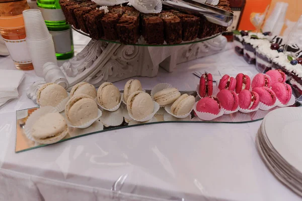 Солодкі Торти Весільному Бенкеті Кейтеринг Солодкий Святковий Шведський Стіл — стокове фото