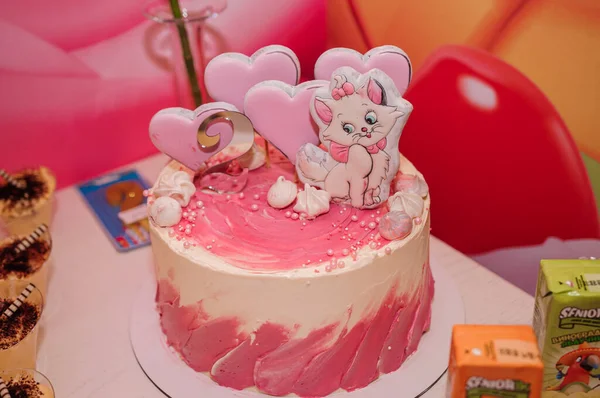 Piękny Tort Dla Dzieci Tort Urodzinowy Dla Dzieci Ciasto Bliska — Zdjęcie stockowe