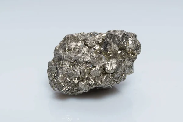 Ακατέργαστος Κρυσταλλικός Πυρίτης Σιδηροπυρίτης Χρυσός Ανόητου Ορυκτό Πυρίτη Από Την — Φωτογραφία Αρχείου