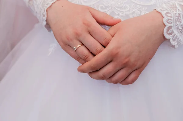 Anillo Boda Las Manos Novia —  Fotos de Stock