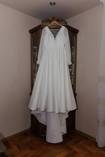 Vestido Blanco Novia Una Percha —  Fotos de Stock