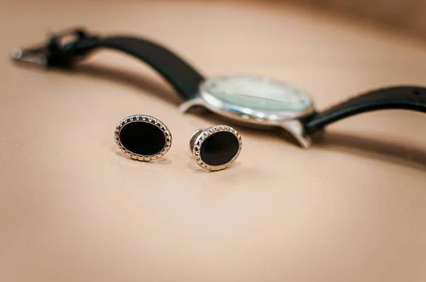 Мужские Запонки Часы Черным Ремнем Заднем Плане — стоковое фото