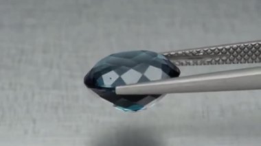 Doğal Londra mavi topaz oval kesiği cımbızda