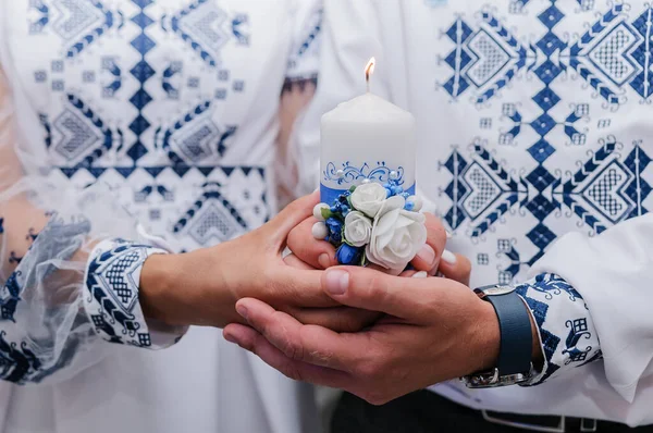 Κερί Στα Χέρια Των Νεόνυμφων — Φωτογραφία Αρχείου