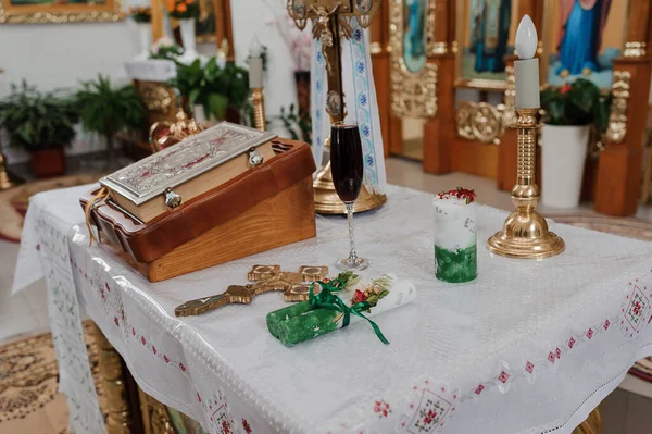 Coronas Boda Tradicionales Iglesia Velas Iglesia Listas Para Boda — Foto de Stock