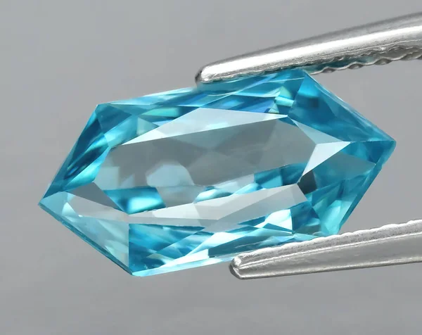 Natural Gemstone Blue Zircon Tongs Background — Stock Photo, Image