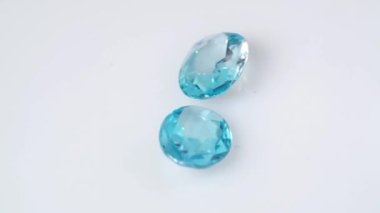 Doğal mavi zirkon oval kesiği.