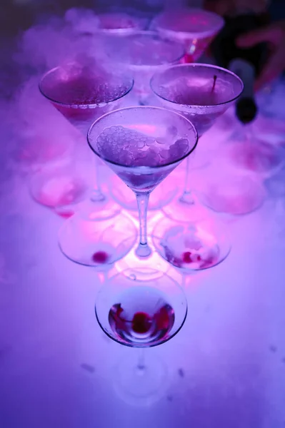 Окуляри Шампанського Сухим Льодом Шампанський Слайд Піраміда Келихів Шампанського — стокове фото