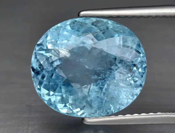 Φυσικό Gemstone Μπλε Aquamarine Λαβίδες Φόντο — Φωτογραφία Αρχείου