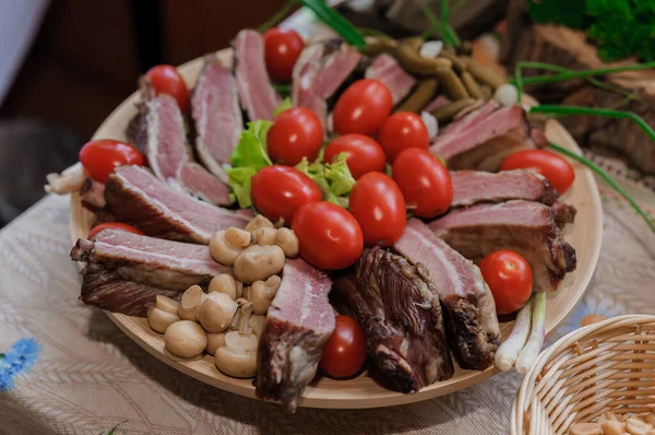 Cortar Diferentes Tipos Carne Petiscos Carne Mesa Buffet Casamento — Fotografia de Stock